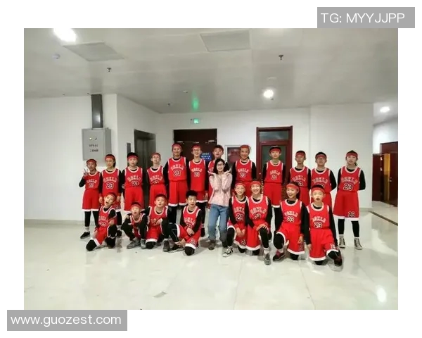 元旦晚会上篮球明星的精彩表现与背后的故事揭秘